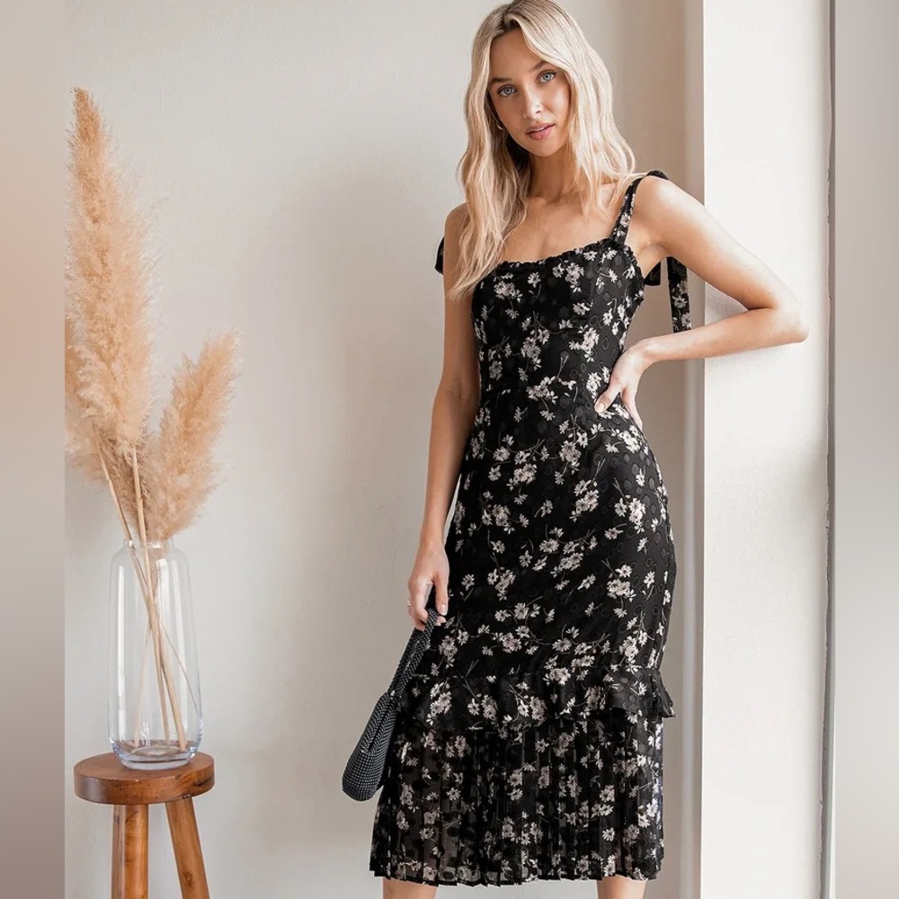 Lulus cocktail/wedding guest dress